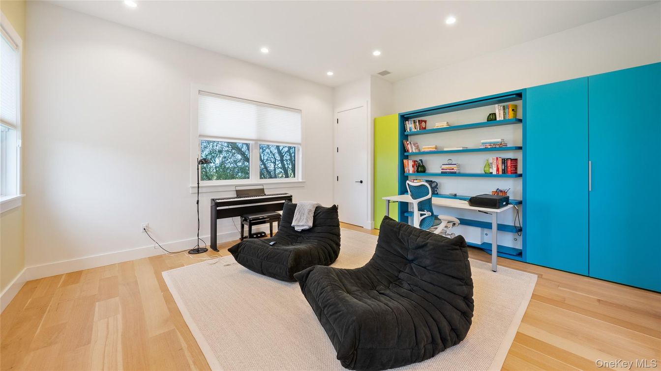 Interior, Piano, Recessed Lighting, Wood Texture Flooring