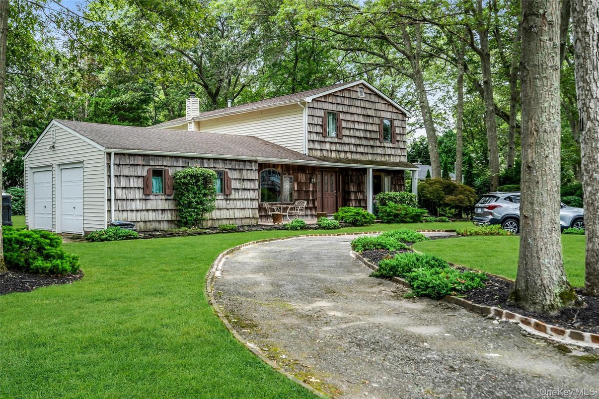 Backyard, Detached Garage, Exterior, Facade, Split Level