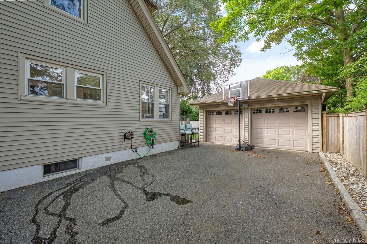 Detached Garage, Exterior