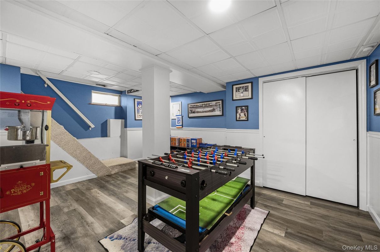Game Room, Interior, Wood Texture Flooring