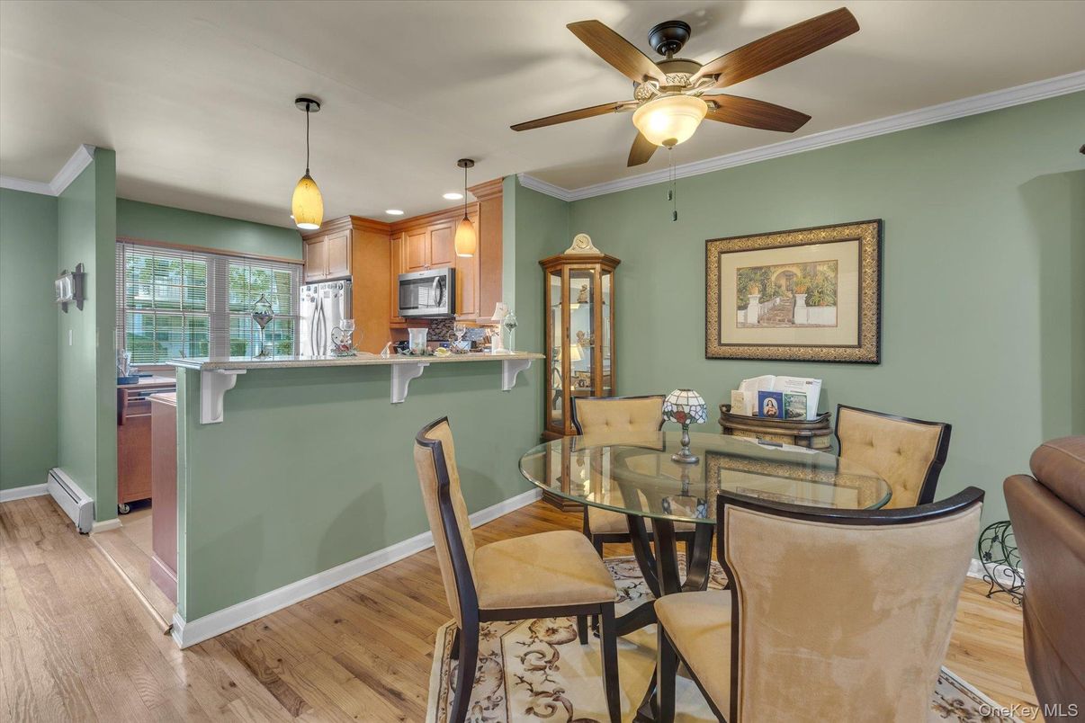 Dining room, Interior, Kitchen, Pendant Lights, Recessed Lighting, Wood Texture Flooring