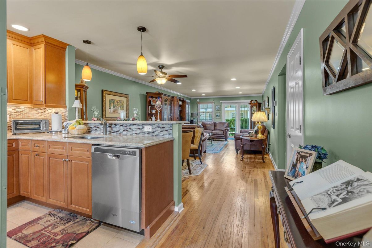 Dining room, Interior, Kitchen, Pendant Lights, Recessed Lighting, Wood Texture Flooring