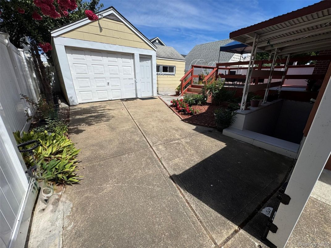 Detached Garage, Exterior