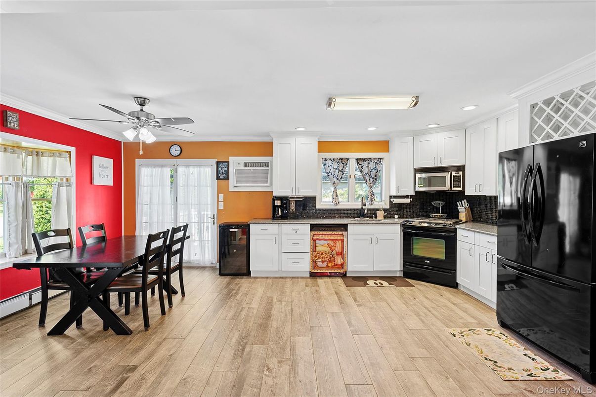 Dining room, Interior, Kitchen, Recessed Lighting, Wood Texture Flooring