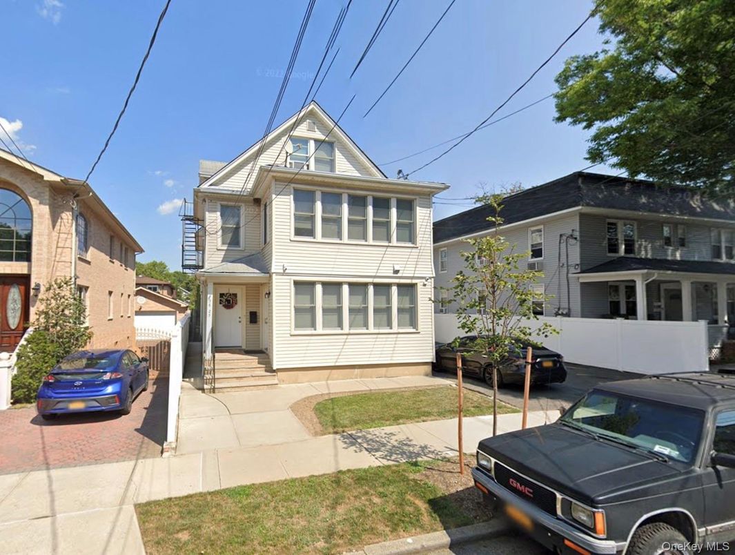 Exterior, Facade, Queen Anne Victorian