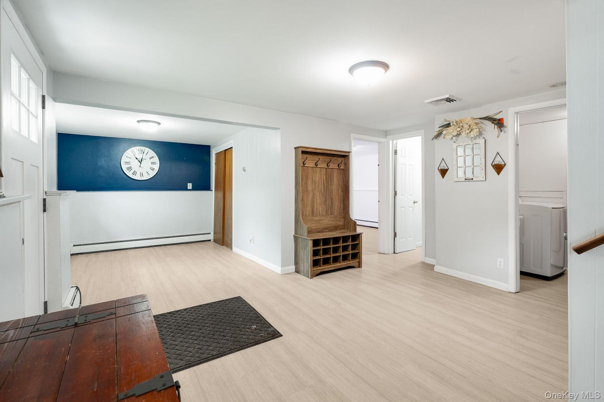 Interior, Utility Closets, Washer, Wood Texture Flooring