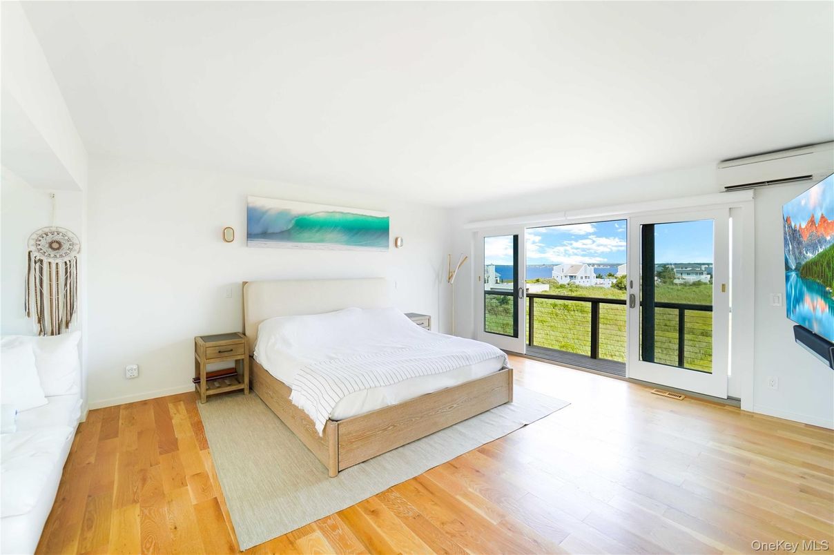 Bedroom, Interior, Water, Wood Texture Flooring