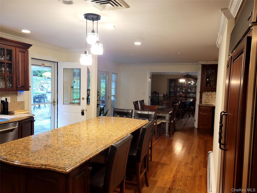 Dining room, Interior, Kitchen, Pendant Lights, Recessed Lighting, Wood Texture Flooring