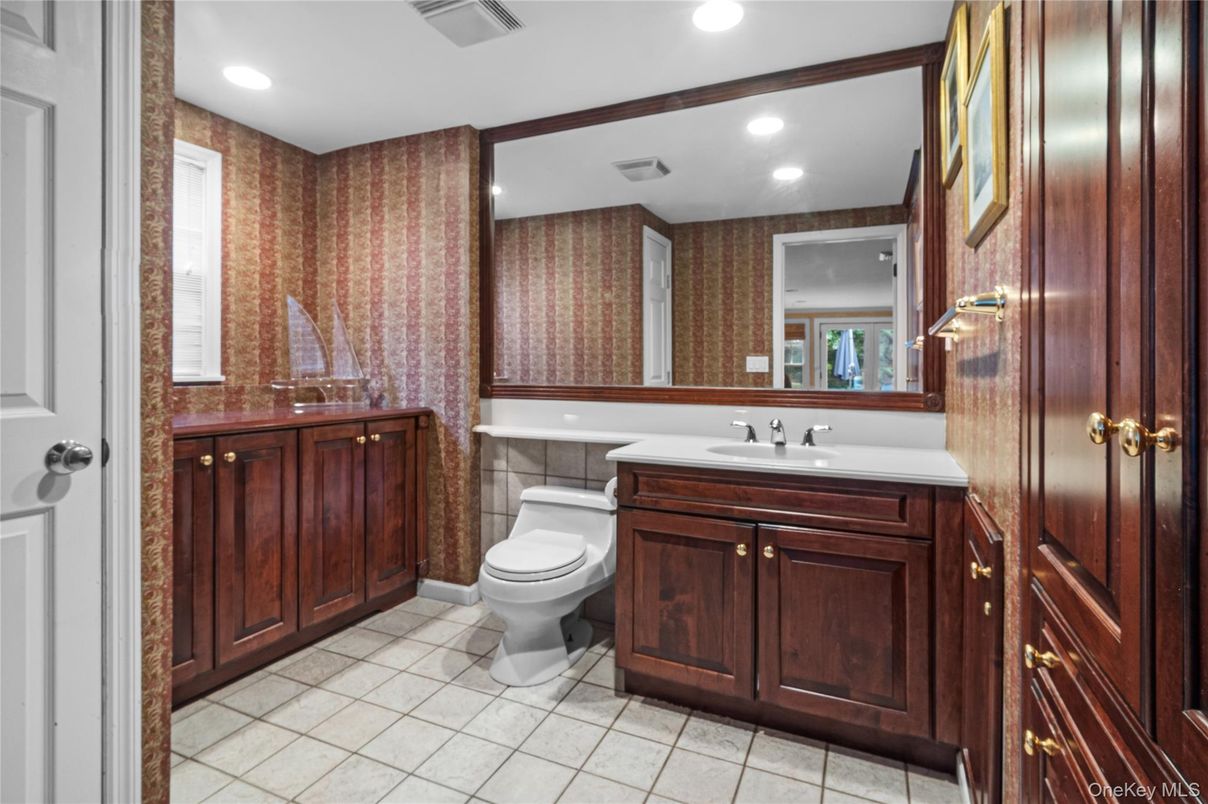 Bathroom, Interior, Recessed Lighting