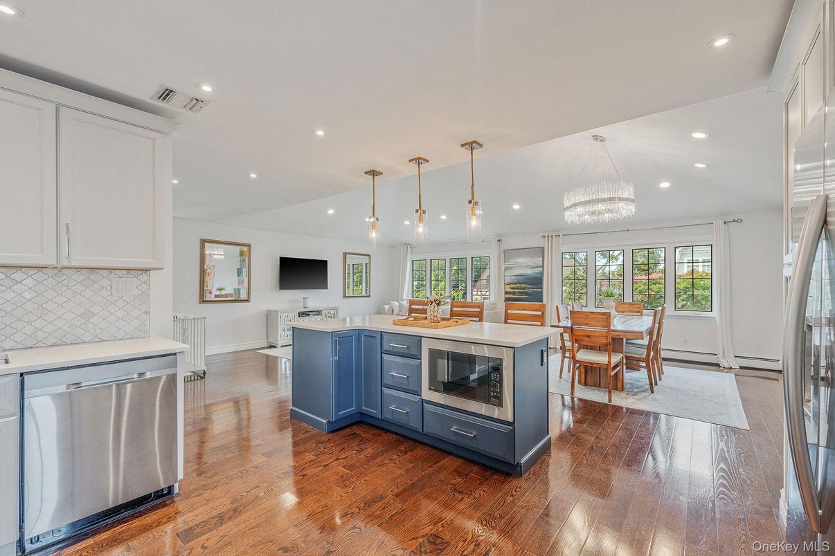 Chandelier, Dining room, Interior, Kitchen, Pendant Lights, Recessed Lighting, Stainless Steel Appliances, Wood Texture Flooring