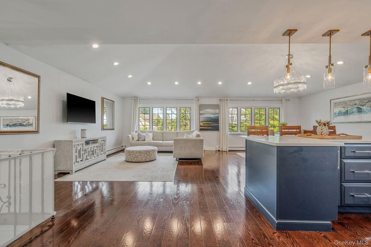 Dining room, Interior, Living room, Pendant Lights, Recessed Lighting, Wood Texture Flooring
