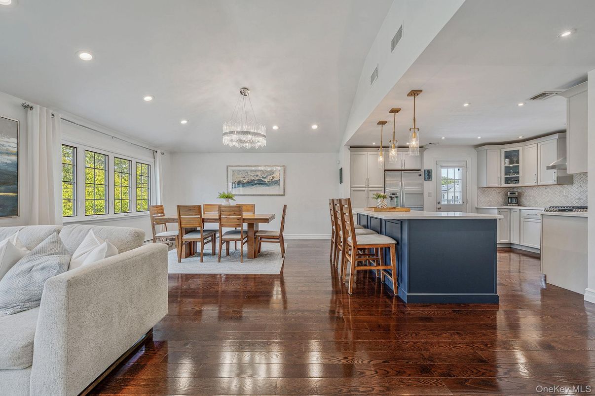 Chandelier, Dining room, Interior, Kitchen, Pendant Lights, Recessed Lighting, Wood Texture Flooring