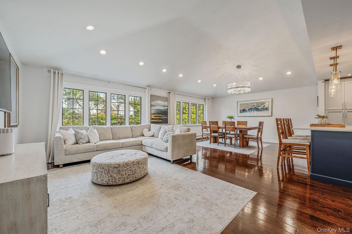 Chandelier, Dining room, Interior, Living room, Pendant Lights, Recessed Lighting, Wood Texture Flooring