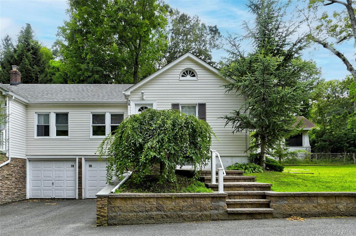 Attached, Exterior, Facade, Raised Ranch