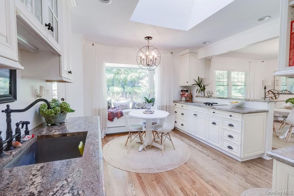 Chandelier, Dining room, Interior, Kitchen, Pendant Lights, Recessed Lighting, Wood Texture Flooring
