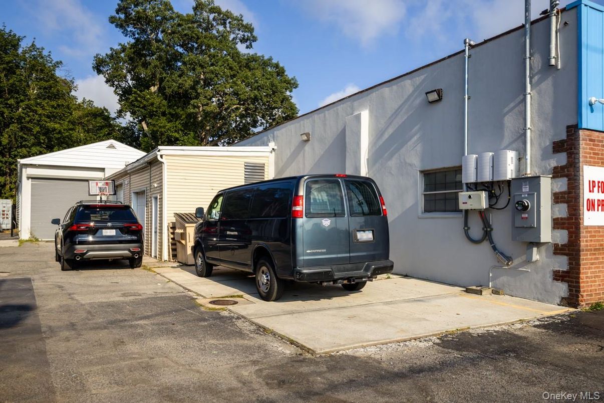 Detached Garage, Exterior