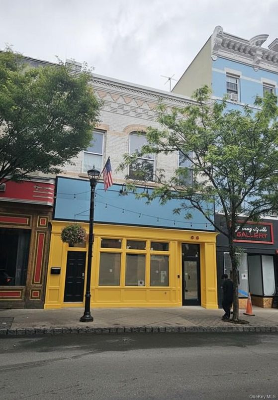 Exterior, Facade, Rowhouse