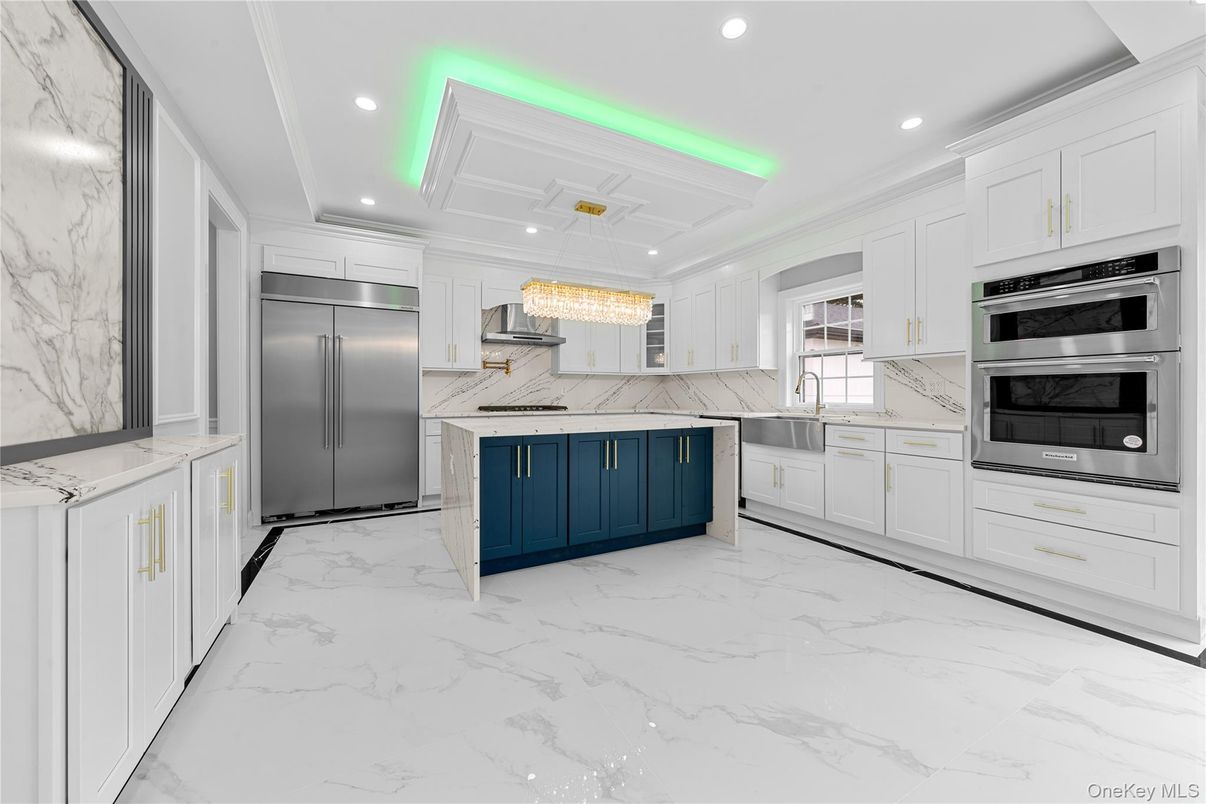 Chandelier, Interior, Kitchen, Marble, Marble Walls, Recessed Lighting, Stainless Steel Appliances