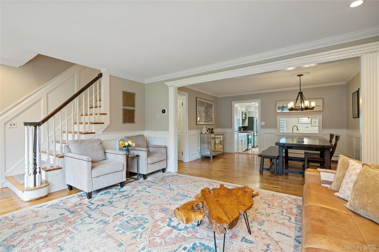 Dining room, Interior, Living room, Pendant Lights, Recessed Lighting, Wood Texture Flooring