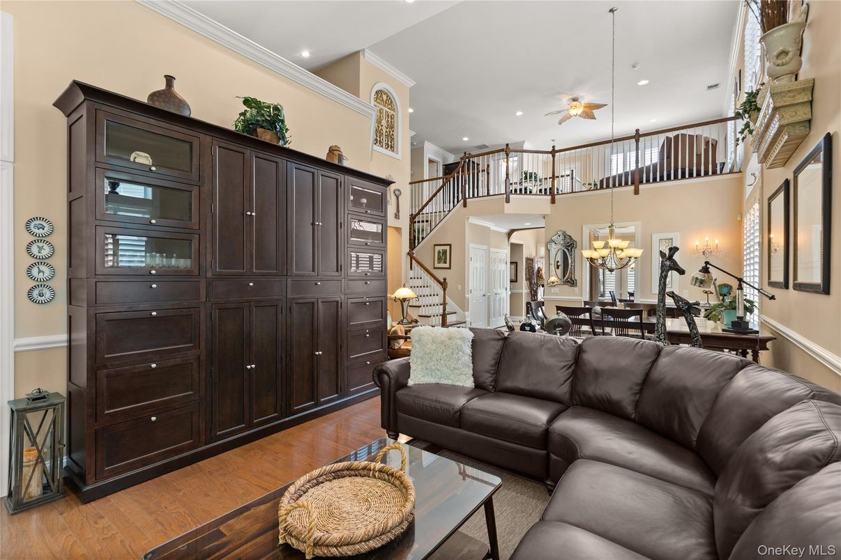Chandelier, Dining room, Interior, Living room, Recessed Lighting, Wood Texture Flooring