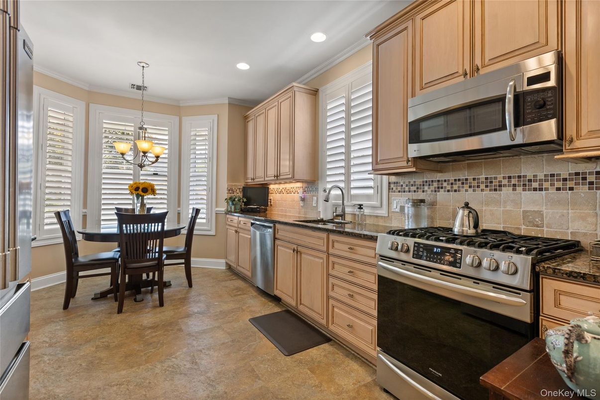 Dining room, Interior, Kitchen, Pendant Lights, Recessed Lighting, Stainless Steel Appliances