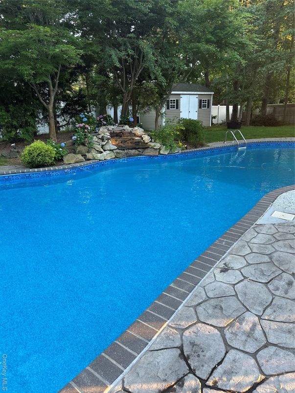 Exterior, Pool