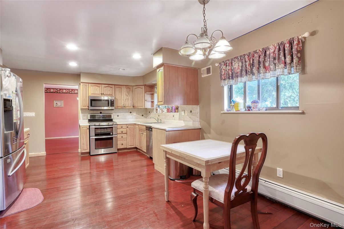 Chandelier, Dining room, Interior, Kitchen, Pendant Lights, Recessed Lighting, Stainless Steel Appliances, Wood Texture Flooring