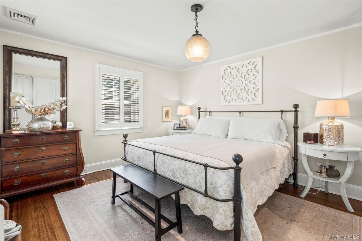 Bedroom, Interior, Pendant Lights, Wood Texture Flooring