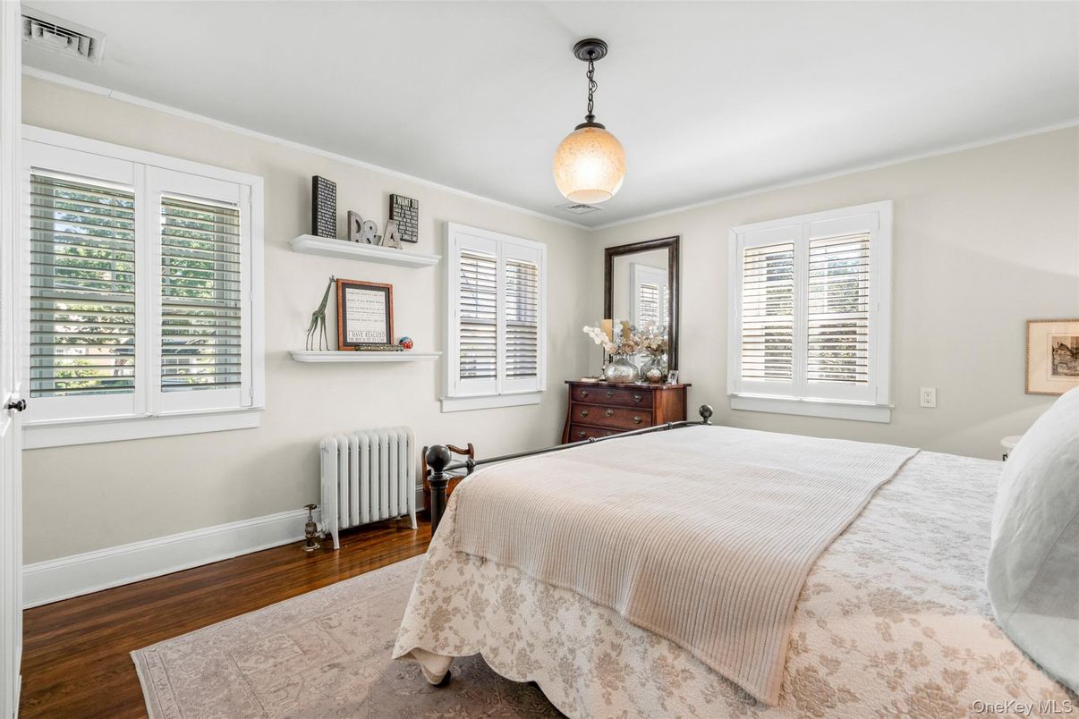 Bedroom, Interior, Pendant Lights, Wood Texture Flooring