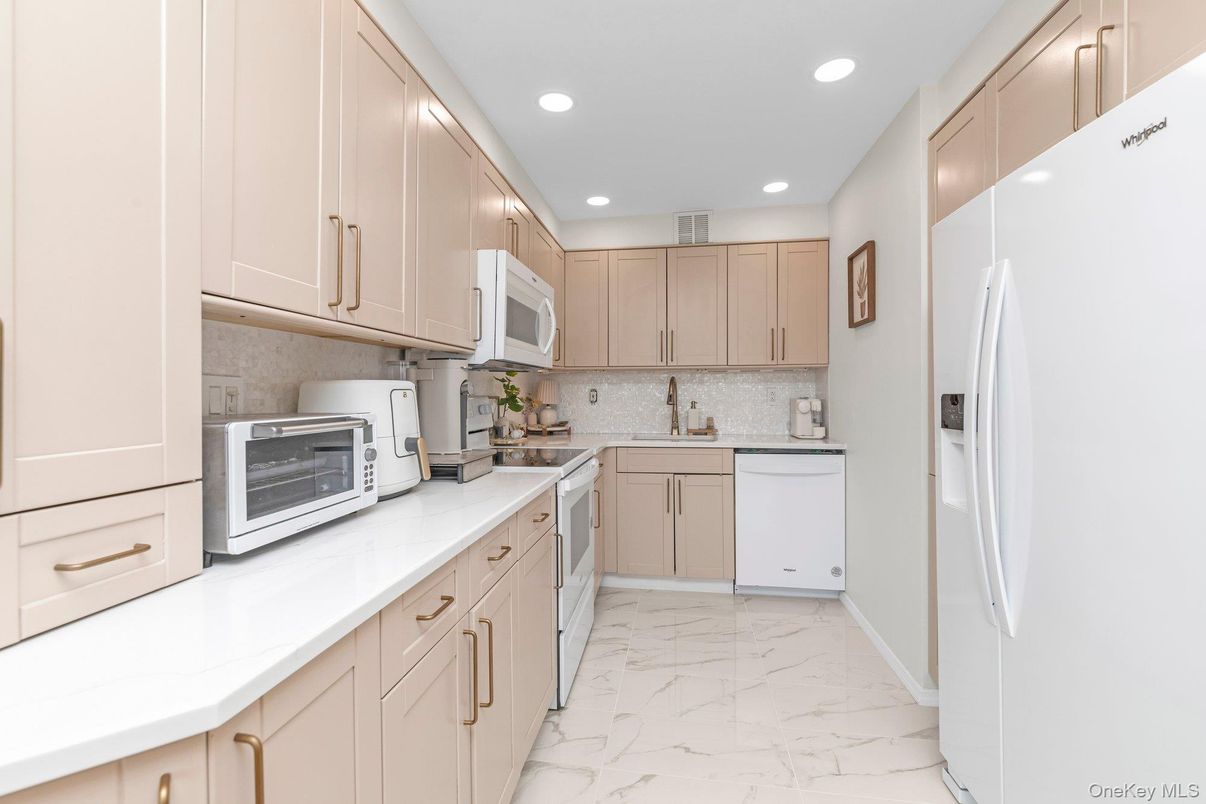 Interior, Kitchen, Marble, Recessed Lighting