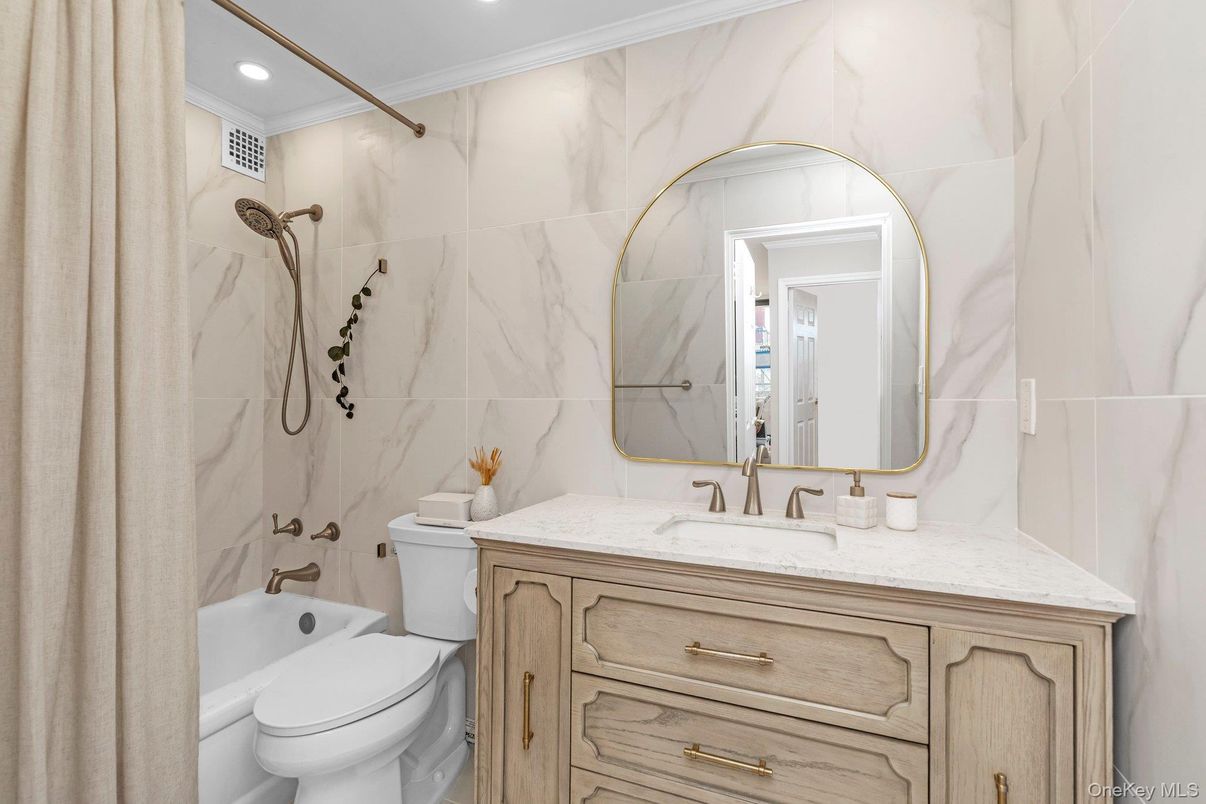 Bathroom, Interior, Marble Walls, Recessed Lighting