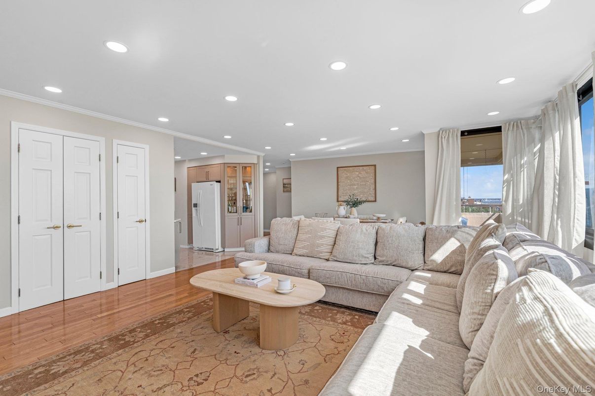 Interior, Living room, Recessed Lighting, Wood Texture Flooring