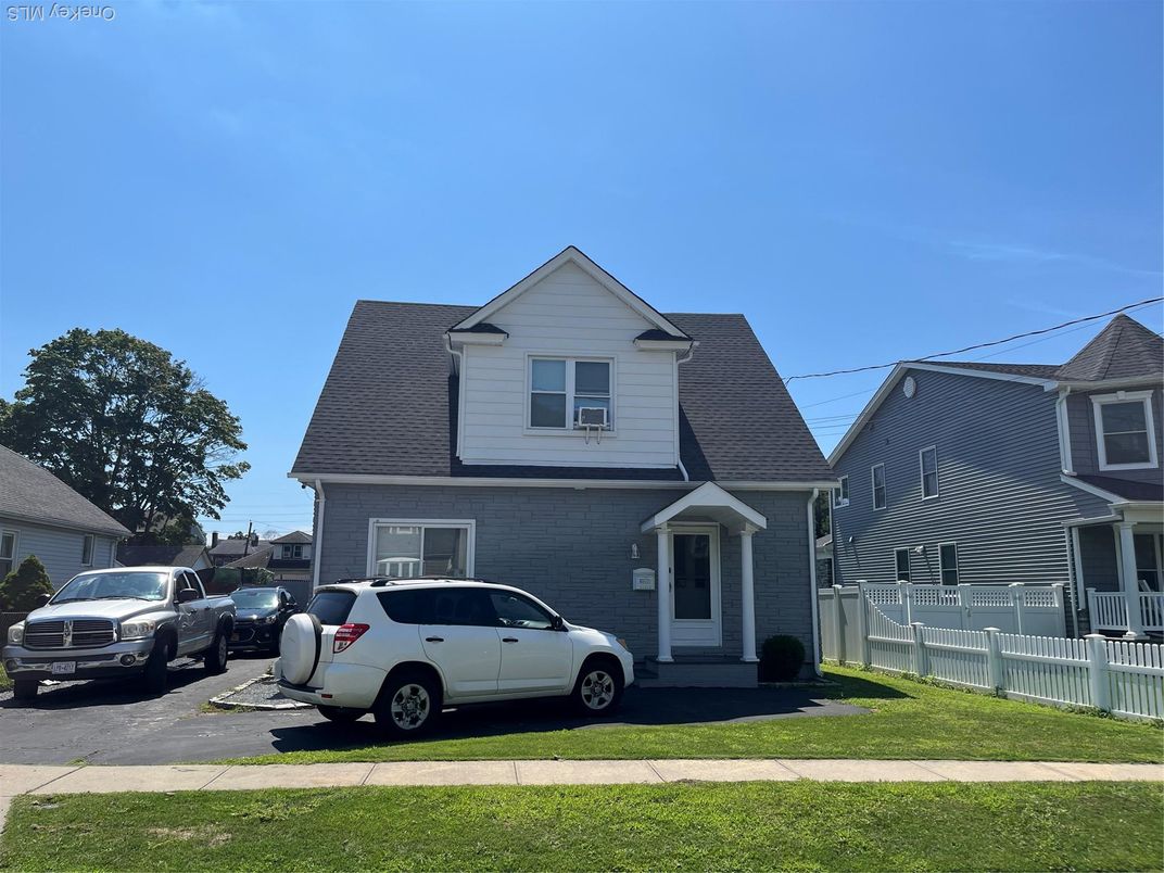 Exterior, Facade, Cape Cod