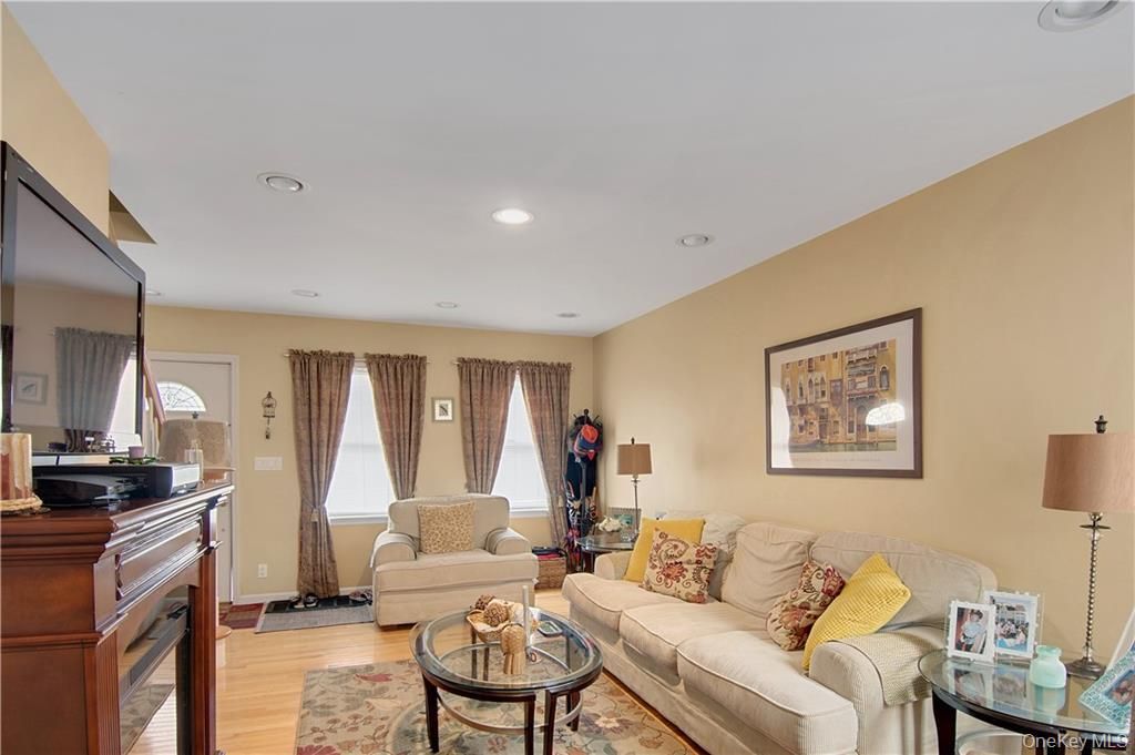 Interior, Living room, Piano, Recessed Lighting, Wood Texture Flooring