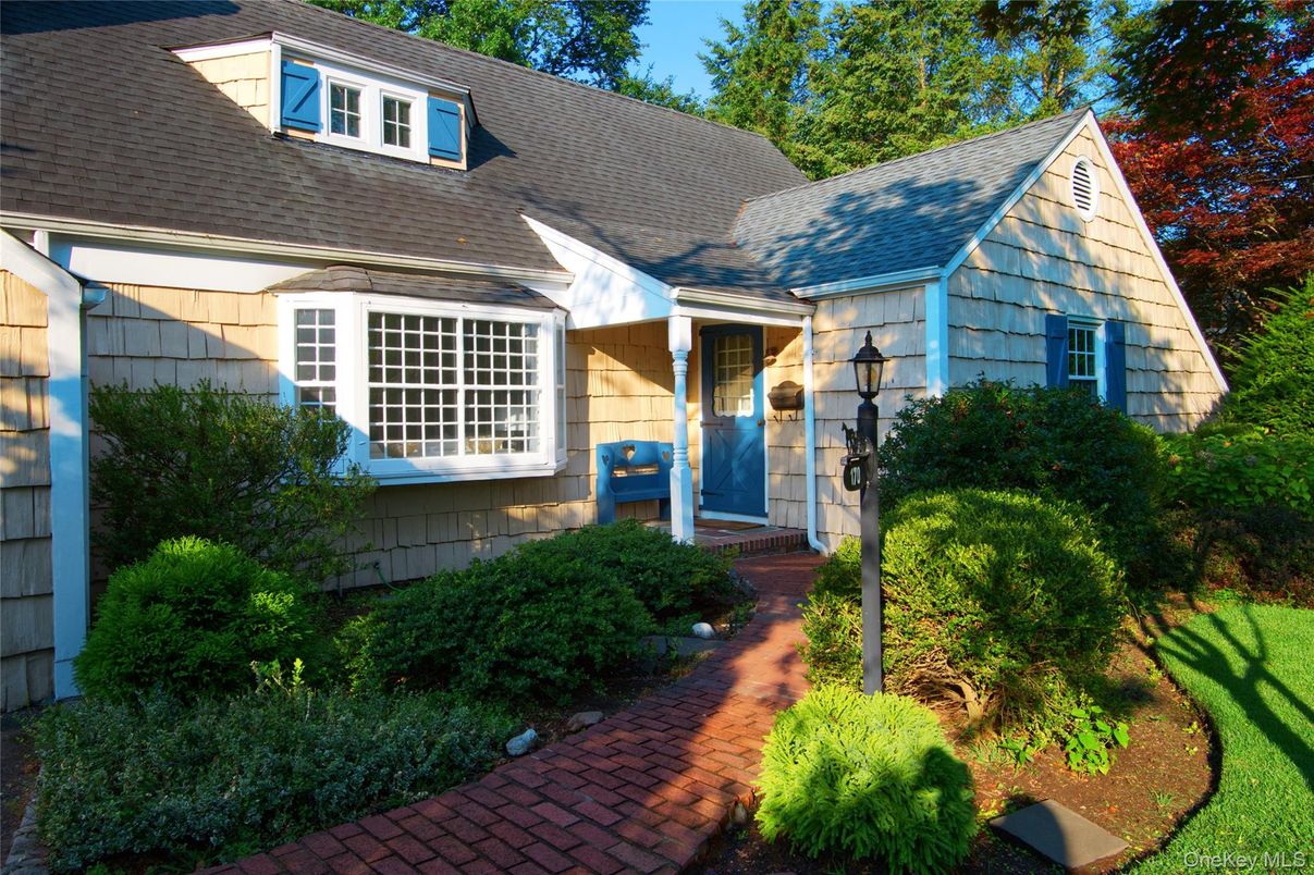 Exterior, Facade, Cape Cod