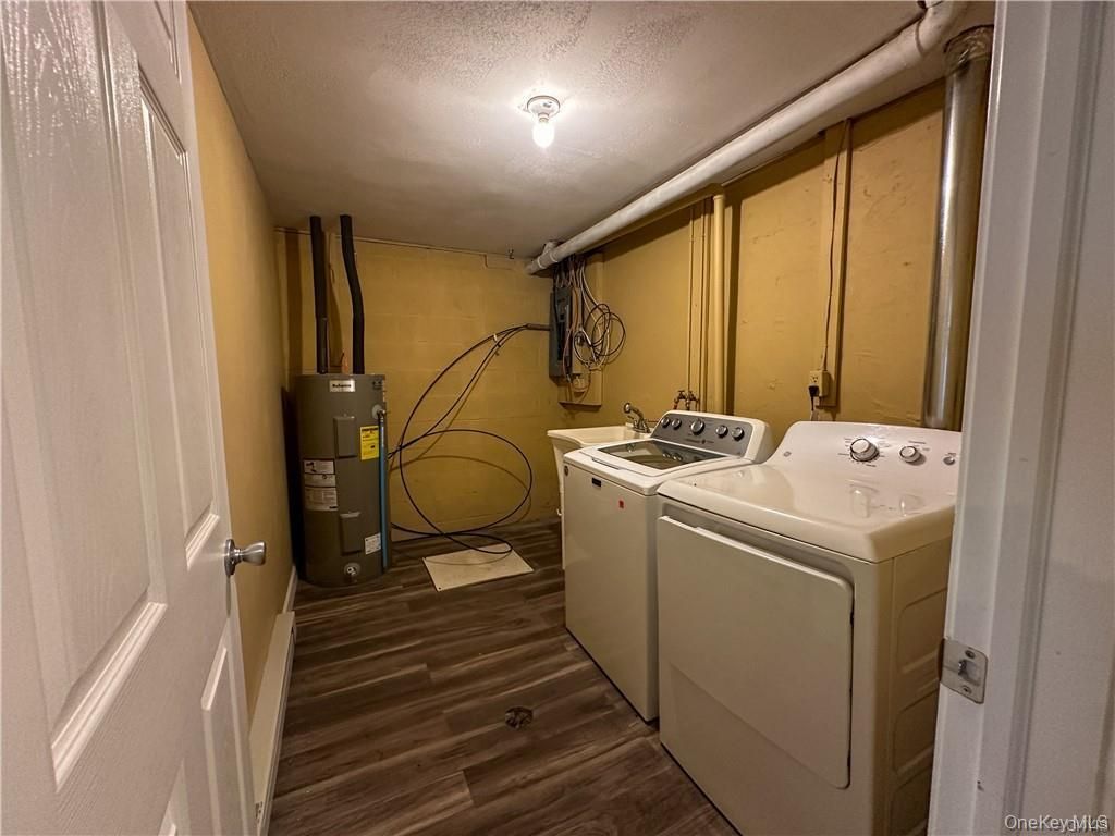 Interior, Washer, Wood Texture Flooring