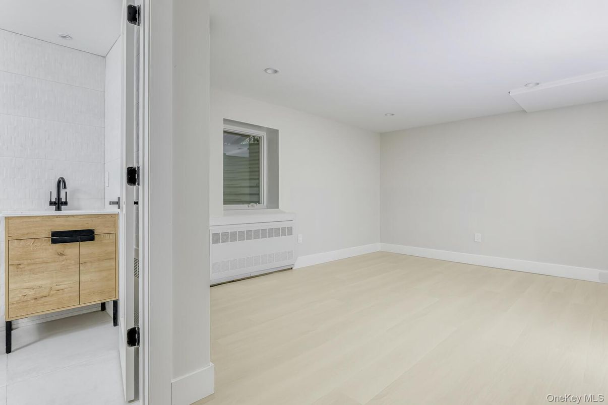 Empty room, Interior, Recessed Lighting, Wood Texture Flooring