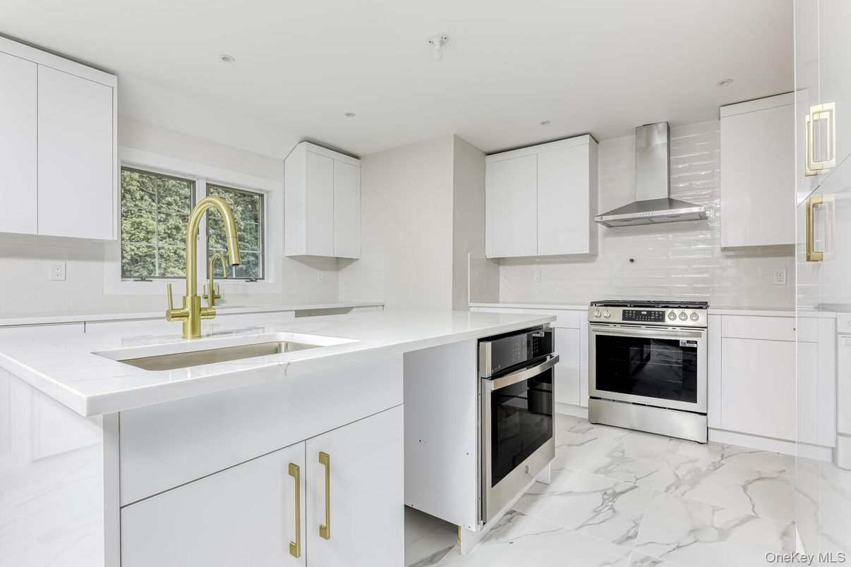 Interior, Kitchen, Marble, Recessed Lighting, Stainless Steel Appliances