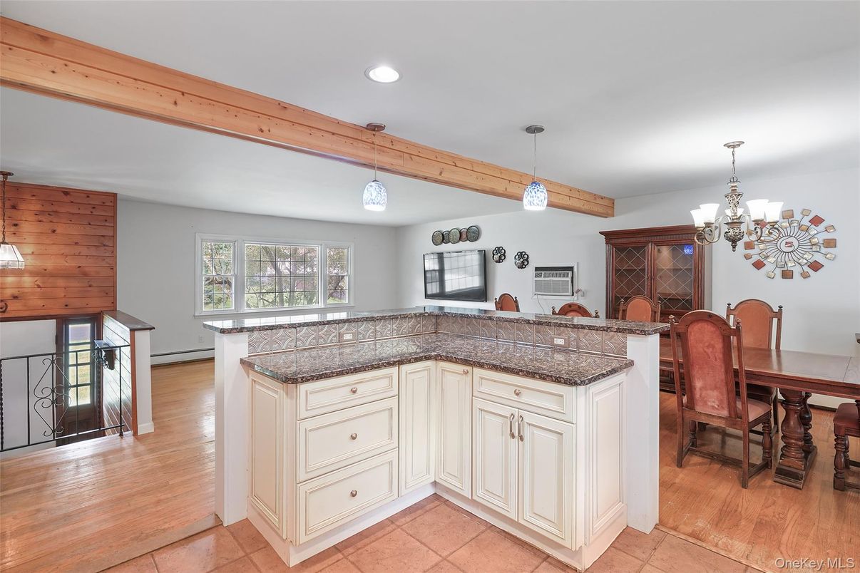 Chandelier, Dining room, Interior, Pendant Lights, Recessed Lighting, Wooden Beams, Wood Texture Flooring