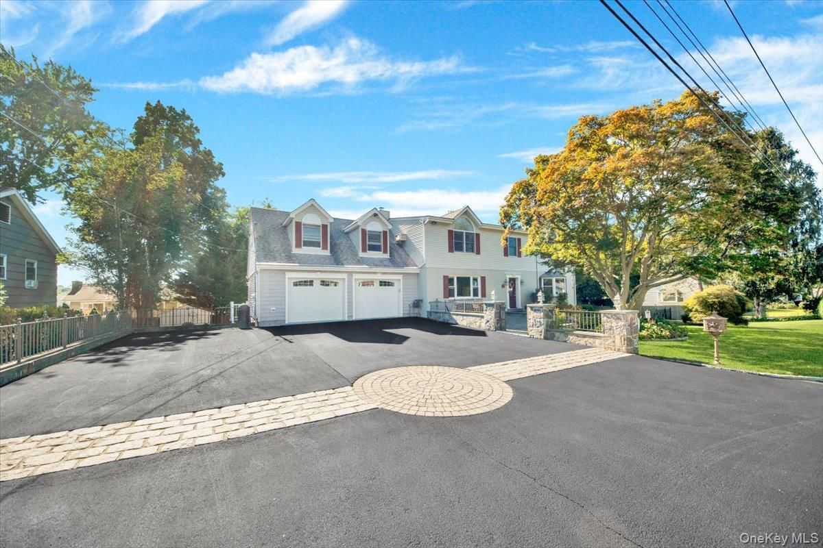Attached, Backyard, Exterior, Facade, Queen Anne Victorian