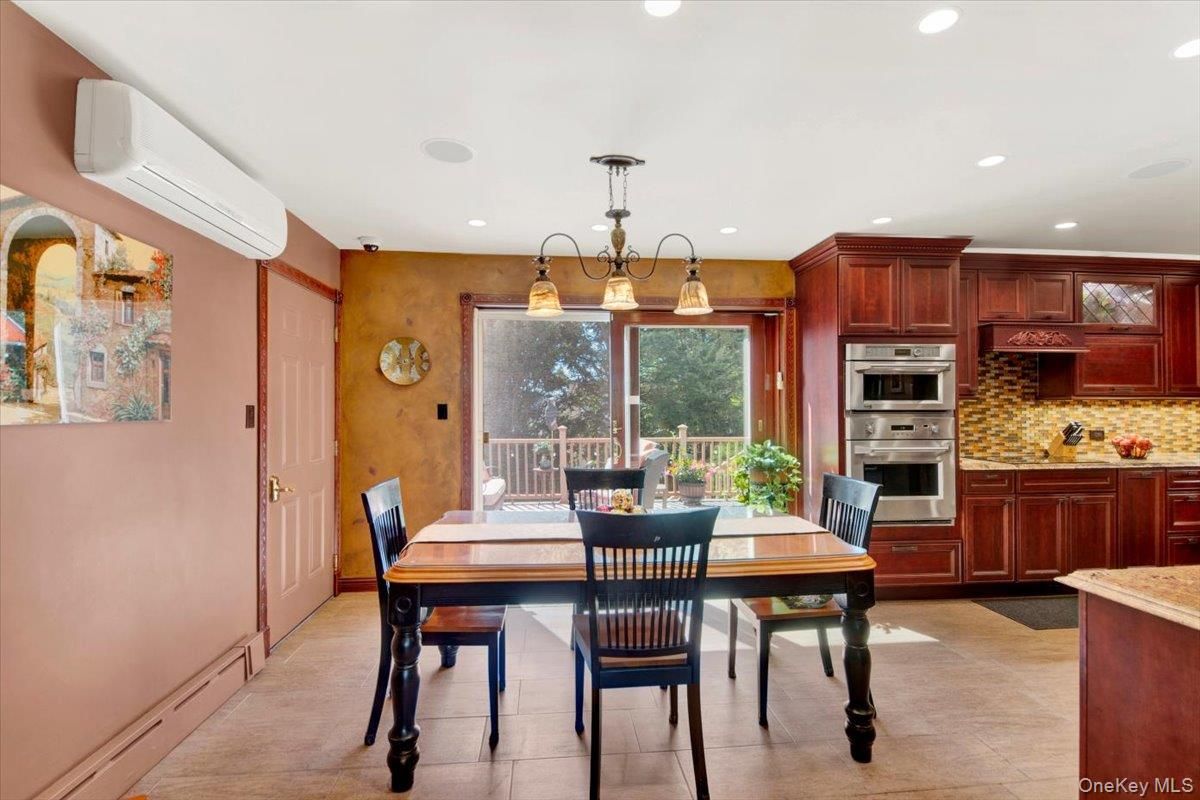 Dining room, Interior, Kitchen, Recessed Lighting, Stainless Steel Appliances