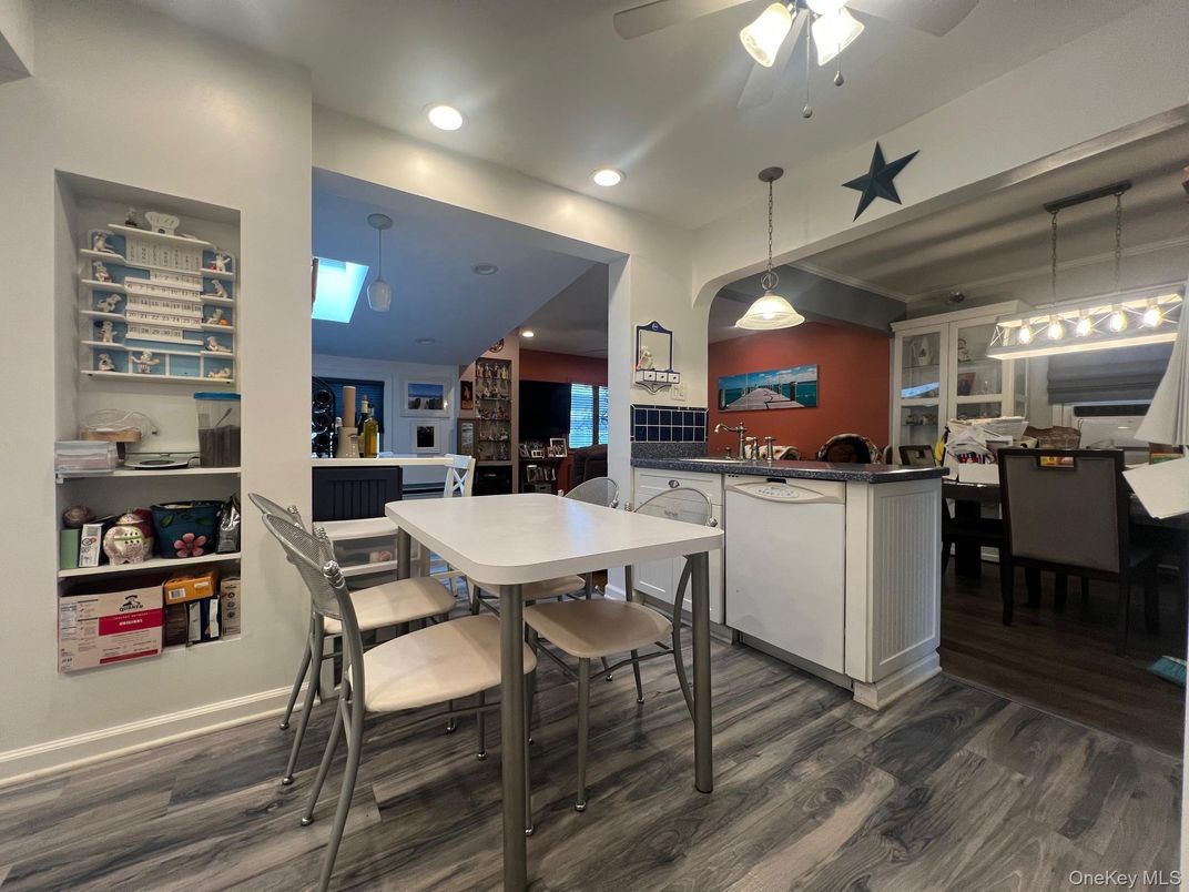 Dining room, Interior, Kitchen, Pendant Lights, Recessed Lighting, Wood Texture Flooring