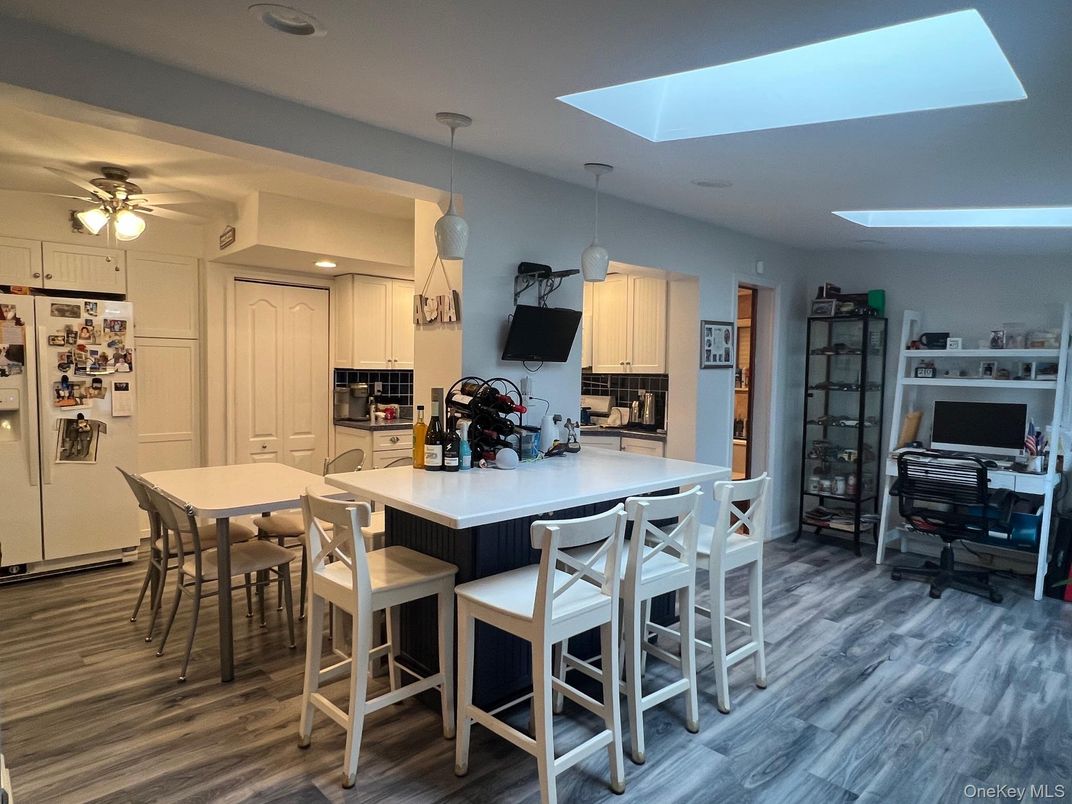 Dining room, Interior, Kitchen, Pendant Lights, Recessed Lighting, Wood Texture Flooring
