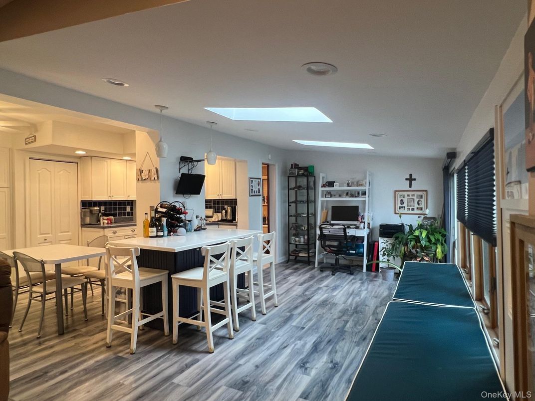Dining room, Interior, Kitchen, Pendant Lights, Recessed Lighting, Wood Texture Flooring