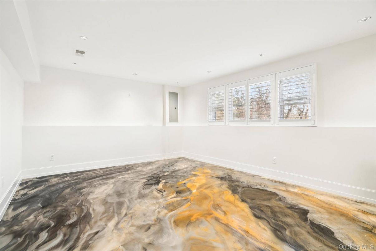 Empty room, Interior, Recessed Lighting