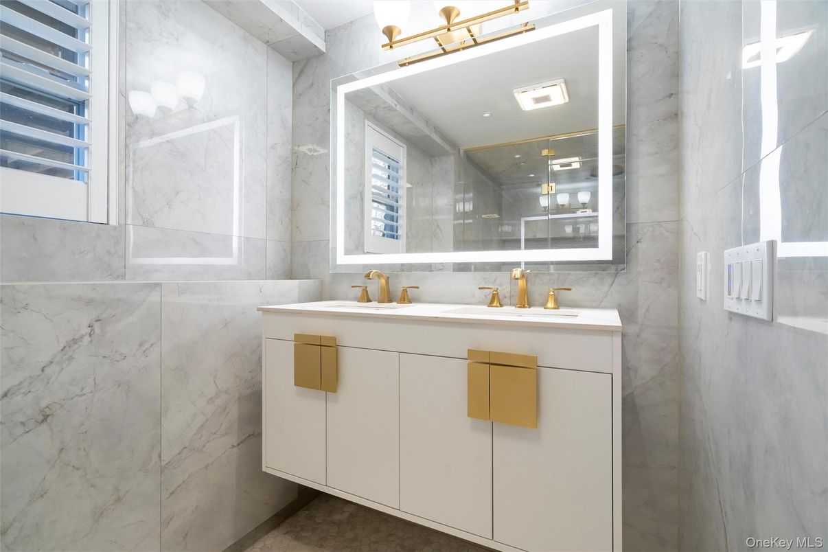 Bathroom, Interior, Marble Walls