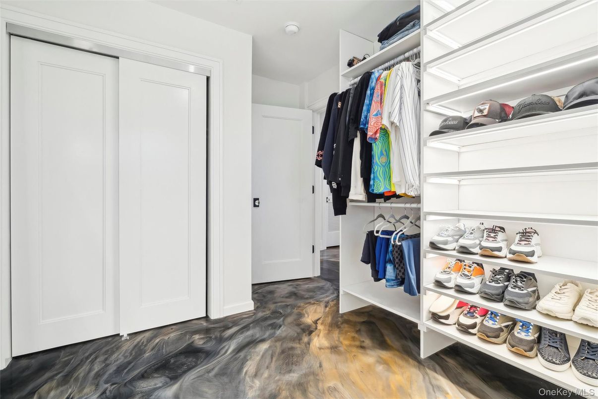 Interior, Walk-in Closets, Wood Texture Flooring
