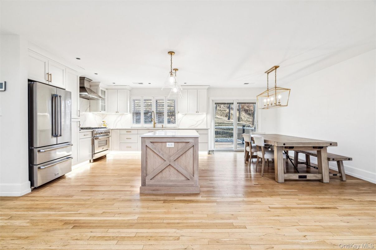 Dining room, Interior, Kitchen, Pendant Lights, Recessed Lighting, Stainless Steel Appliances, Wood Texture Flooring