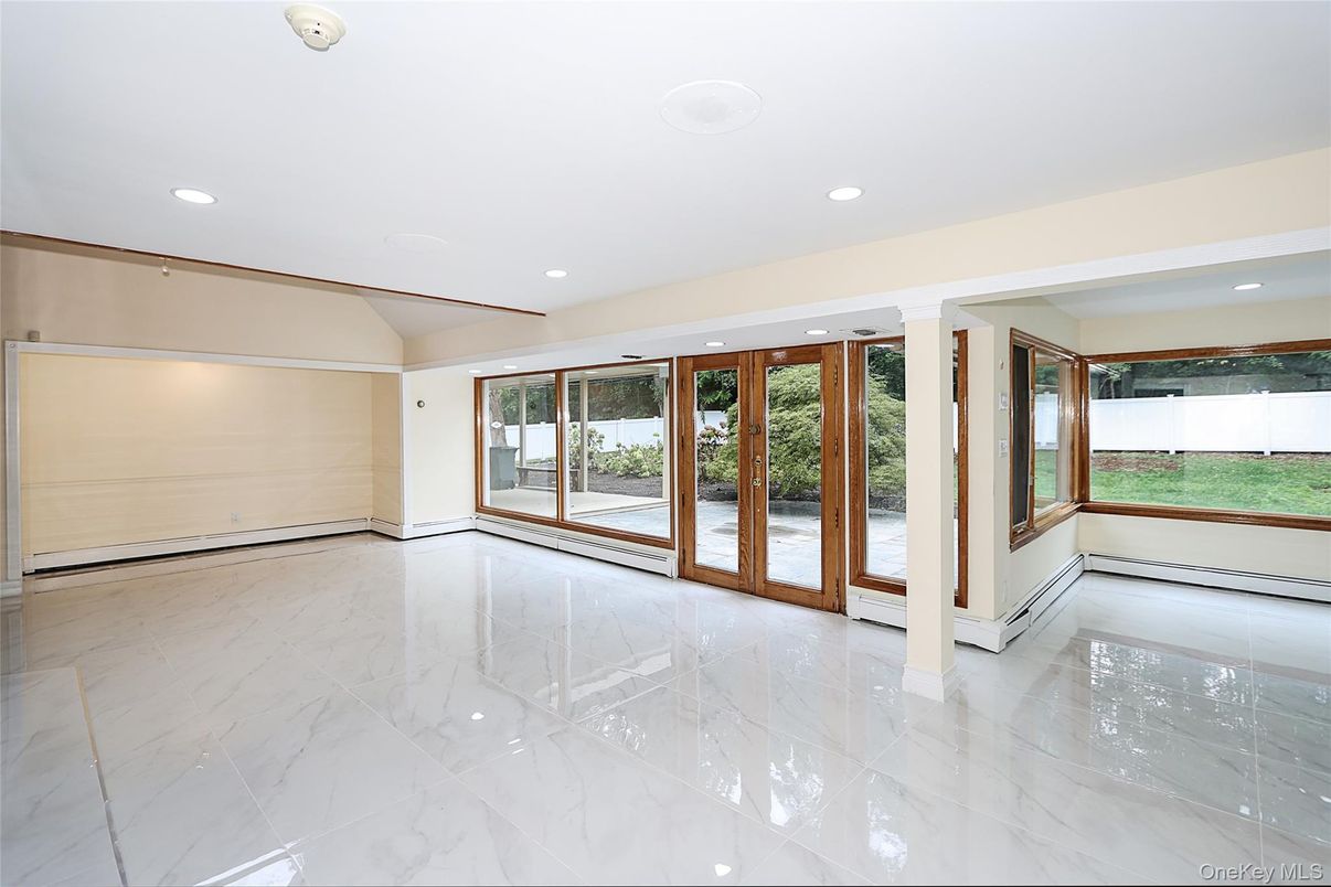 Empty room, Interior, Marble, Recessed Lighting