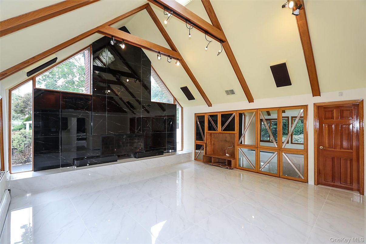 Empty room, Interior, Marble, Wooden Beams